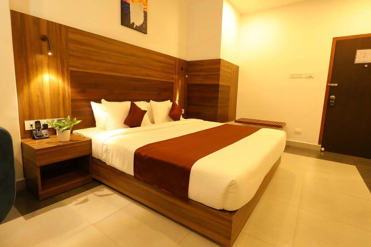 Hotel La Serene Mattannur Mattanur Kültér fotó