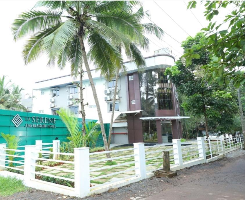 Hotel La Serene Mattannur Mattanur Kültér fotó