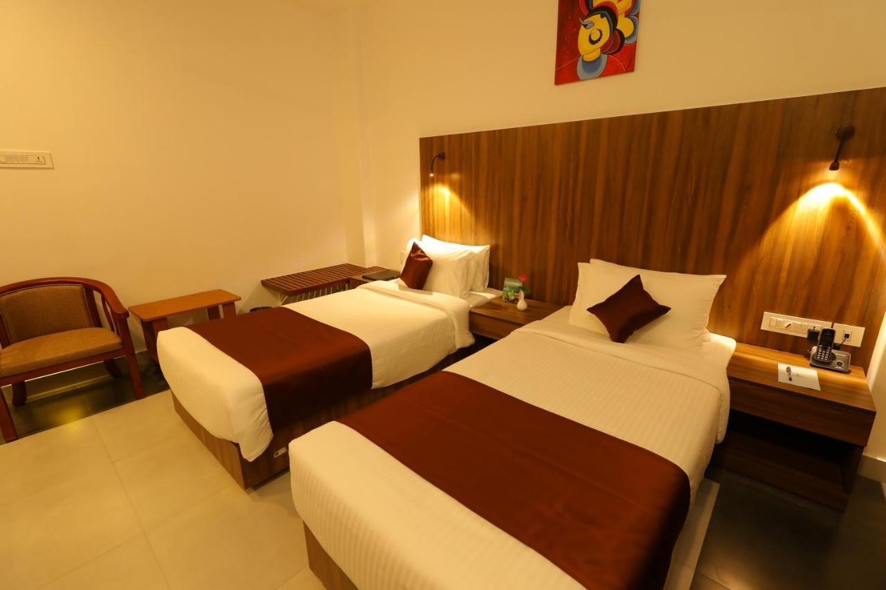 Hotel La Serene Mattannur Mattanur Kültér fotó