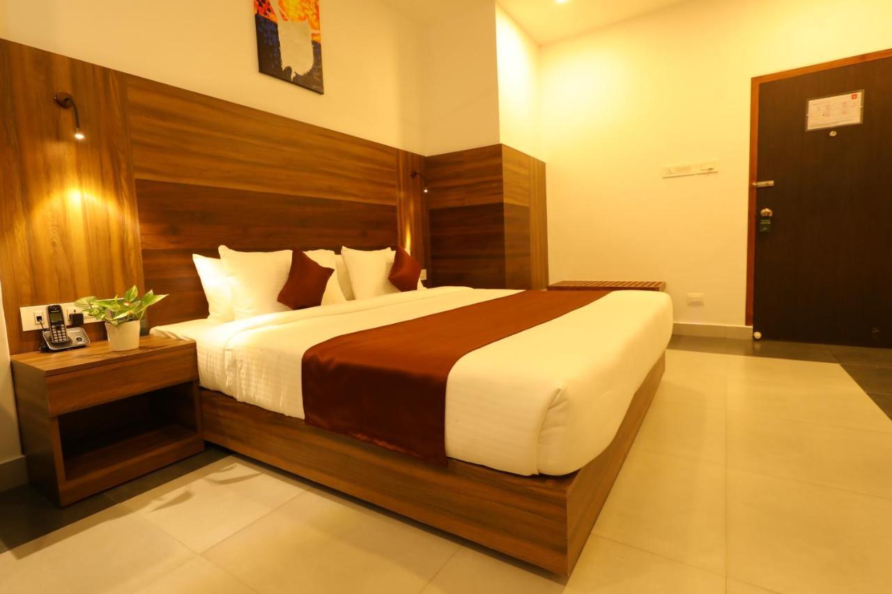 Hotel La Serene Mattannur Mattanur Kültér fotó